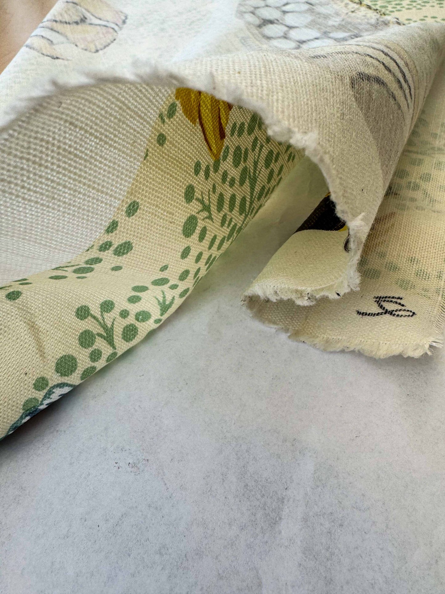 1.4 y Scalamandre Barbuda Coral/Apricot/Green Gold Dots Fish Nautical Ocean