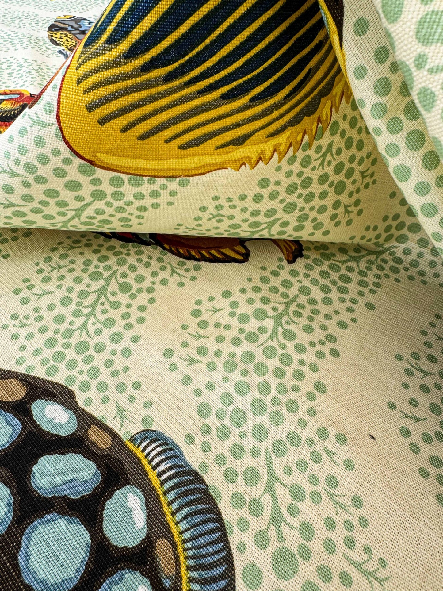 1.4 y Scalamandre Barbuda Coral/Apricot/Green Gold Dots Fish Nautical Ocean