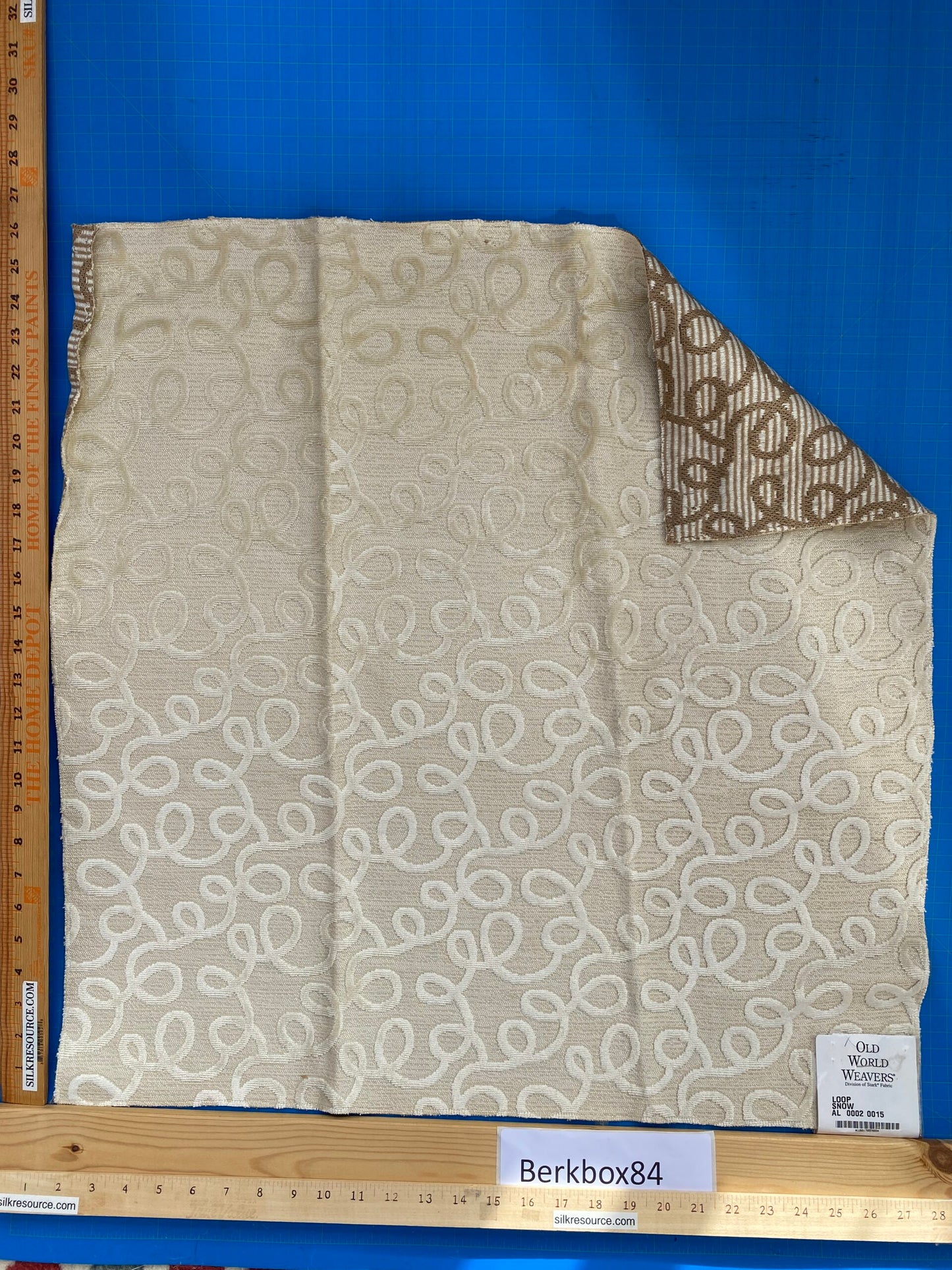 23 Berkbox84 Square Velvet by Old World Weavers Loop Snow Beige Abstract Graphic MSRP USD 320/y