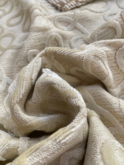 23 Berkbox84 Square Velvet by Old World Weavers Loop Snow Beige Abstract Graphic MSRP USD 320/y