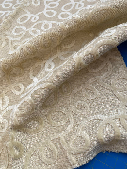 23 Berkbox84 Square Velvet by Old World Weavers Loop Snow Beige Abstract Graphic MSRP USD 320/y