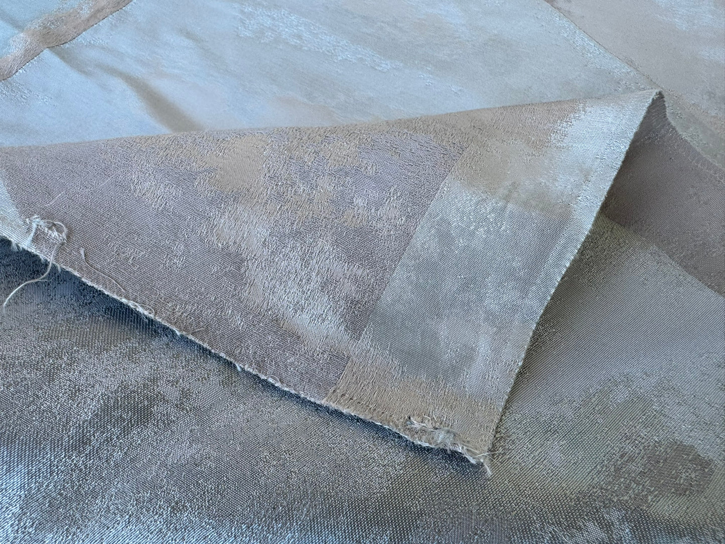 18 EV56 Square 25" x 25" Scalamandre Lelievre Paris Metalo Glacier Silver Gray Abstract 100% Polyester