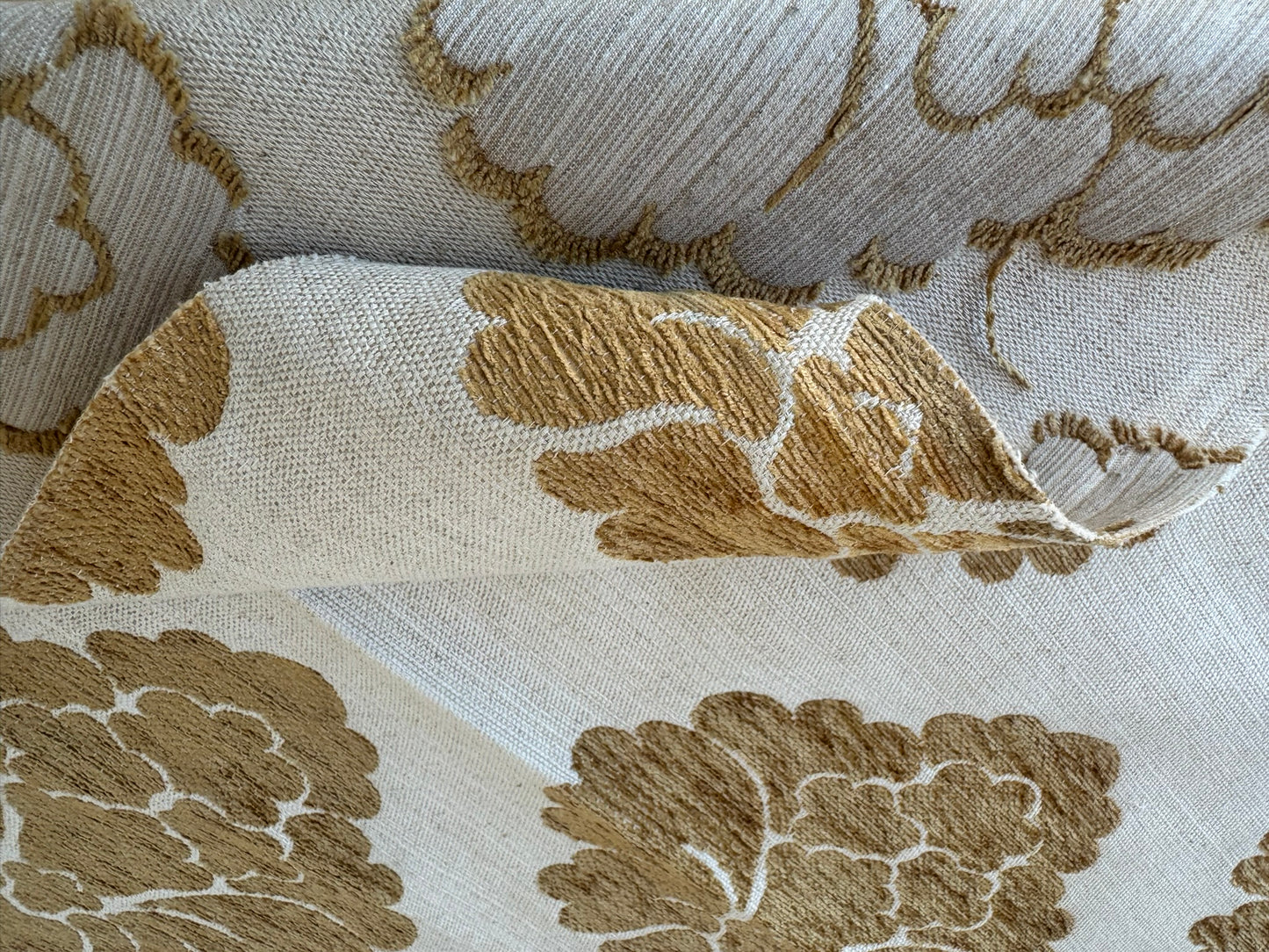 46 EV56 Square 23" x 25" Scalamandre Old World Weavers Rabat Golden Tan Gold Beige Damask Medallion MSRP USD 204/y