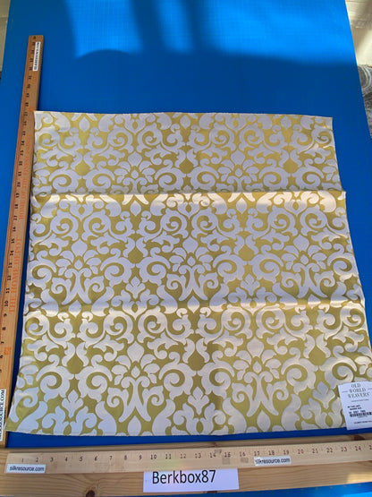 18 Berkbox87 Square Jacquard by Old World Weavers My Fair Lady Gold White Large Jacquard MSRP USD 300+/y