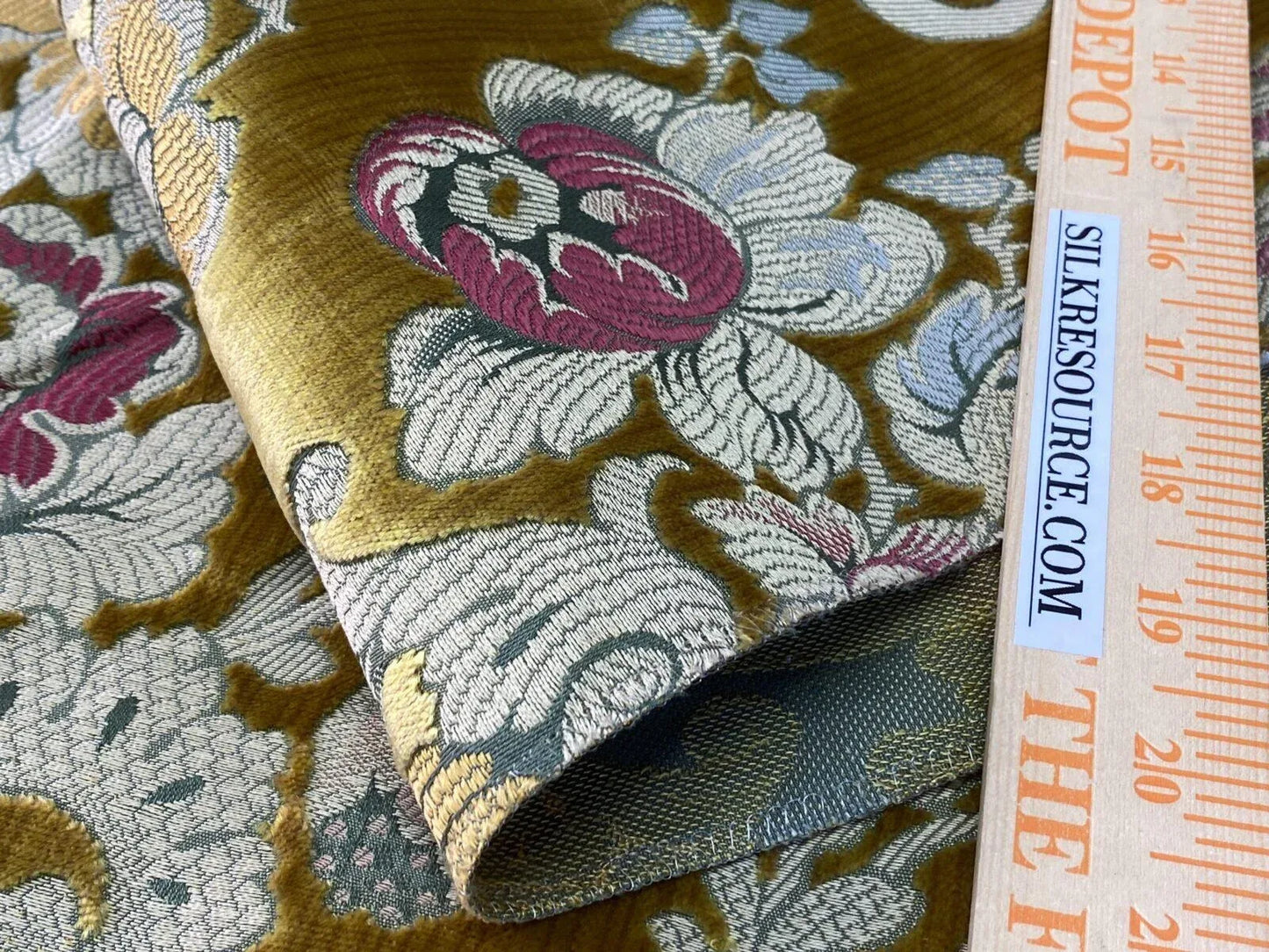 14 Boxr Scalamandre Tosca Silk Velvet In Yellow Gold Pink MSRP USD 956/Y