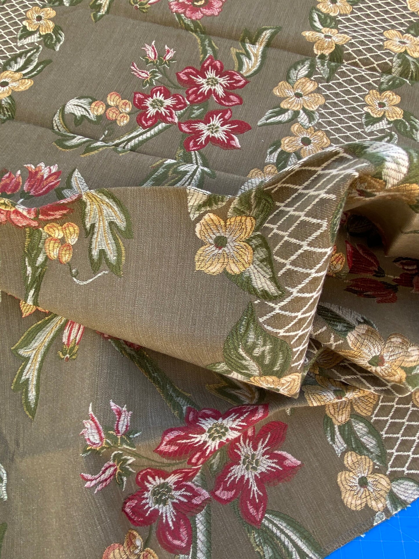 30 Berkbox87 Square Jacquard by Scalamandre Grey Watkins Lampas Ramage Olive Grey Watkins Floral Stripe MSRP USD 272/Y