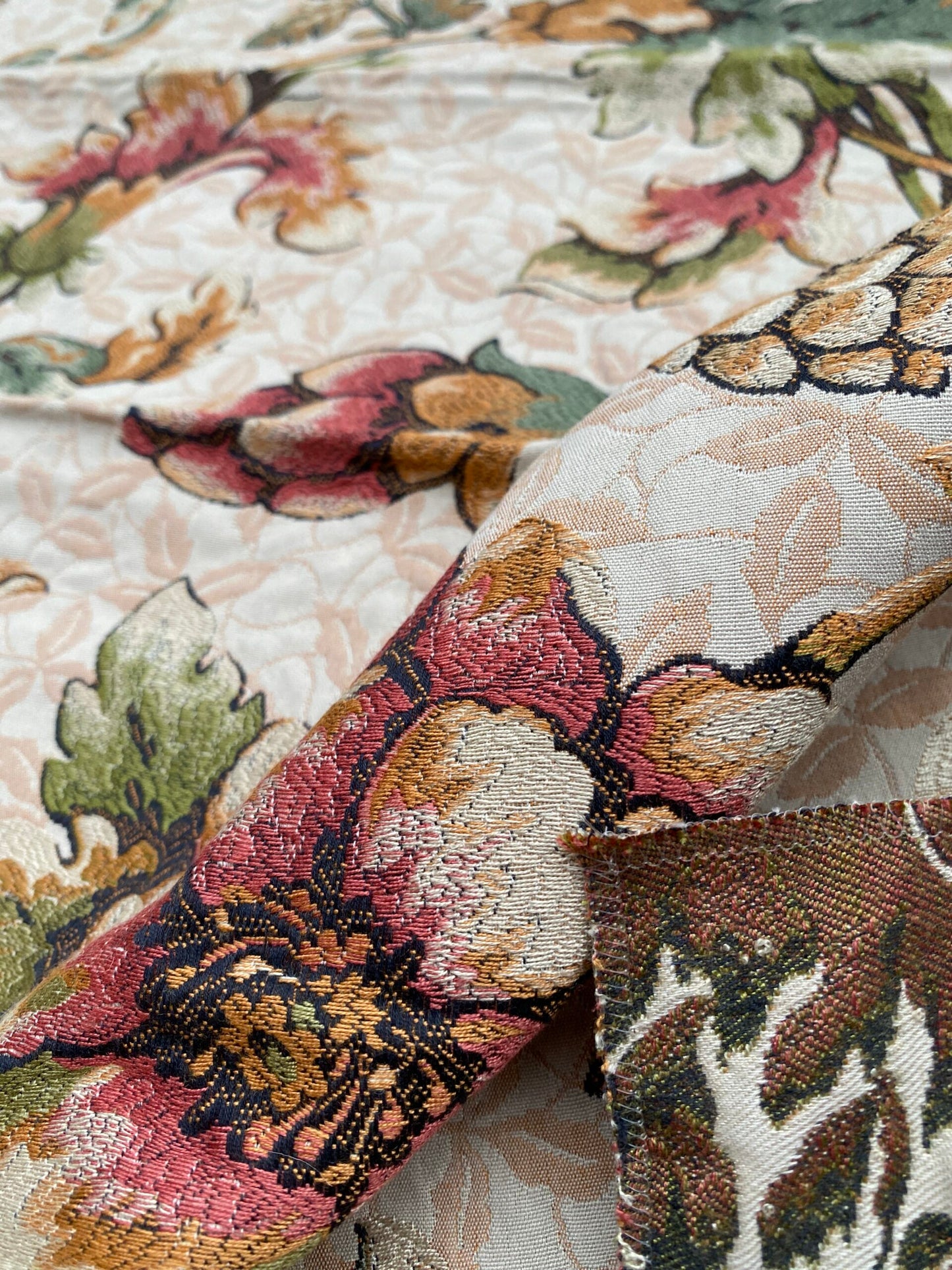 24 Berkbox88 Square Woven by Fonthill Lampasso Firenze Multi/Cream Floral White MSRP USD304/y