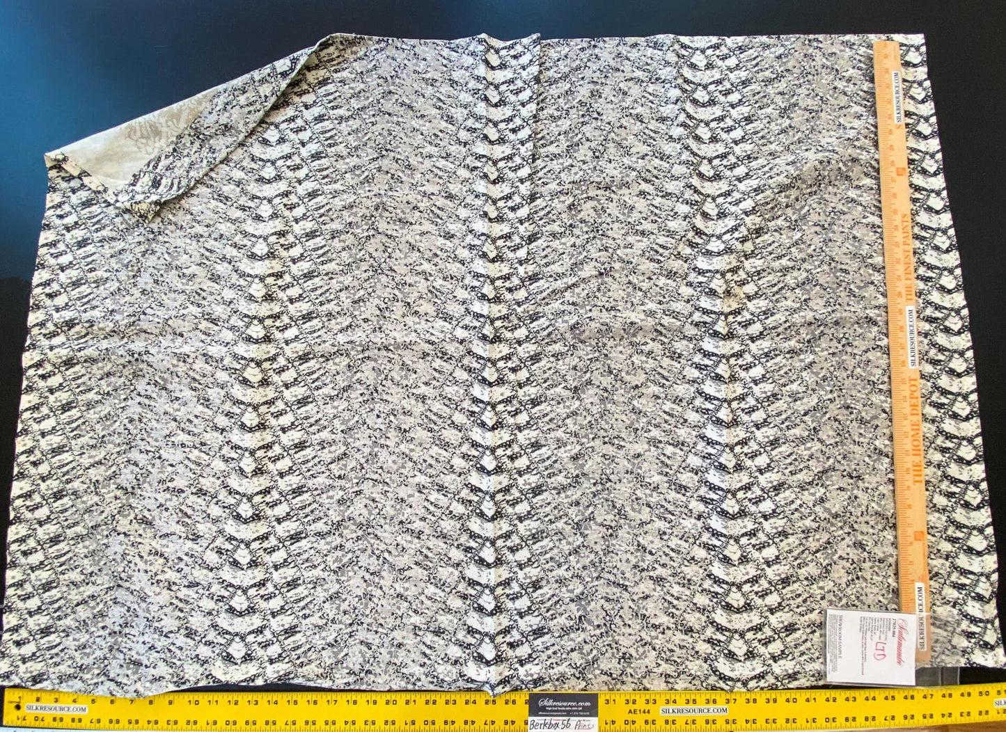 25 Berkbox56 1yard  Scalamandre Komodo Modern Nature Carbon Embroidery Print