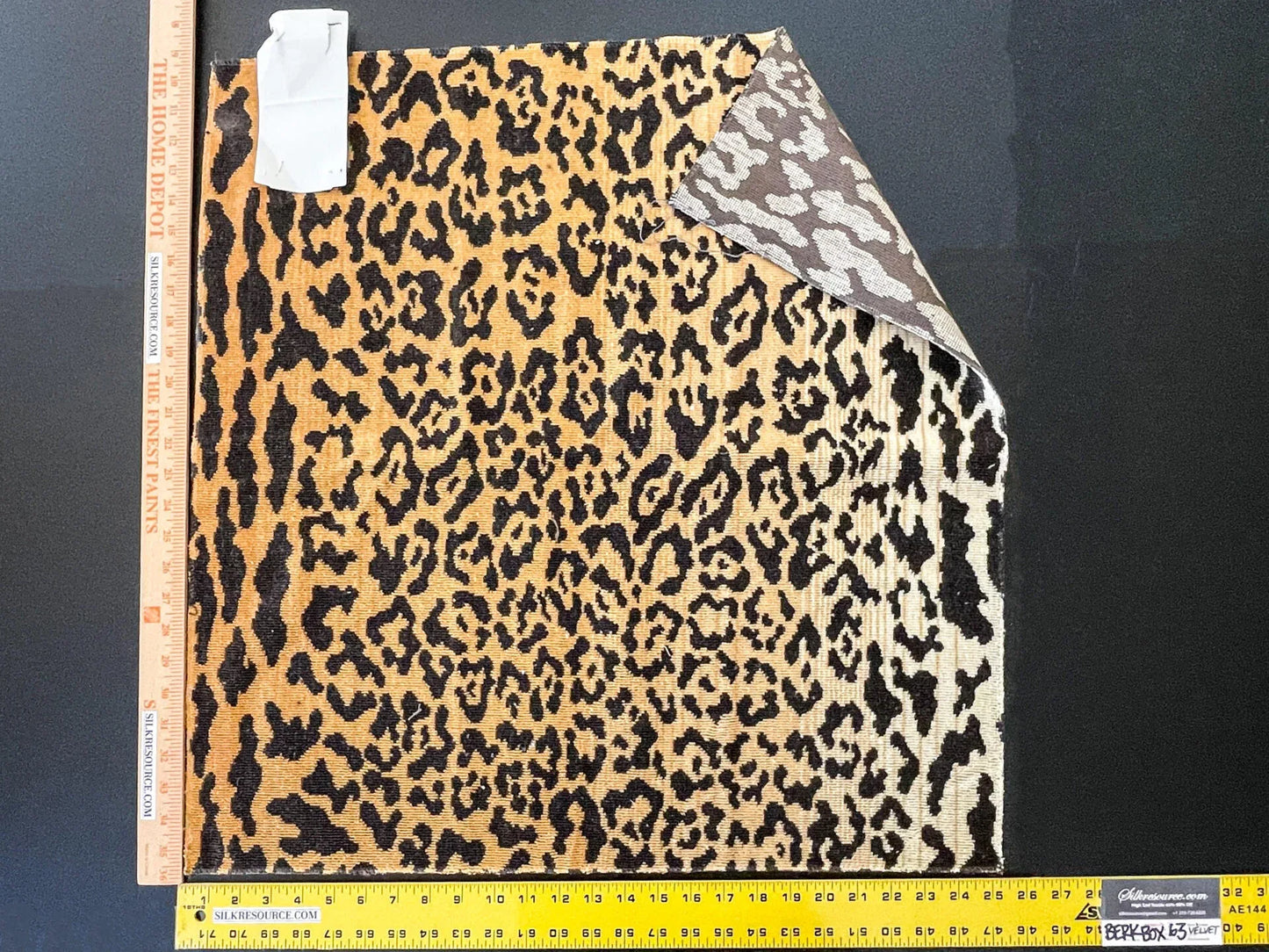 15 Berkbox63 26"x25" Scalamandre Square Piccolo 100% Linen Hiend Animal skin Cheetah Orange Black Velvet MSRP USD 500+/yard