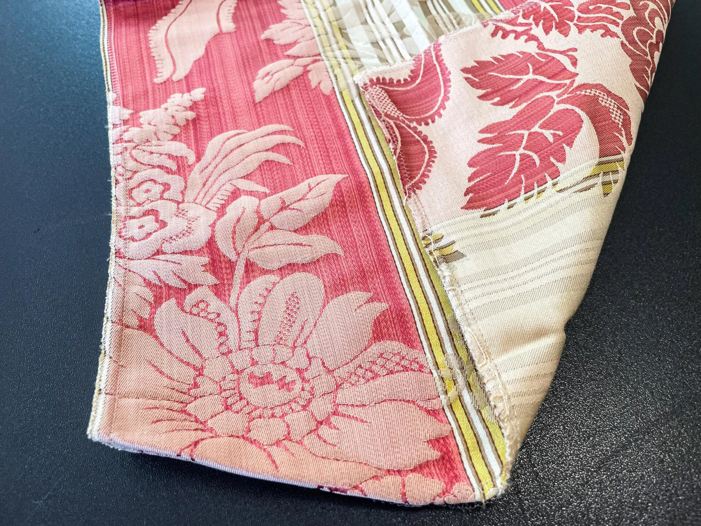 8 Berkbox65 12"x12" Scalamandre Renaissance lampas Red Flower Large Pattern