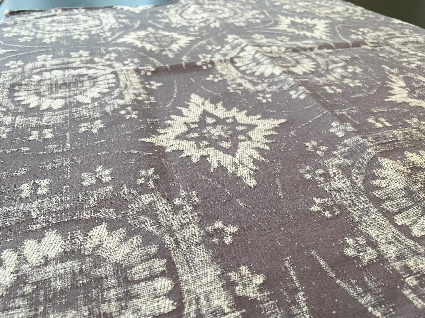 25 Berkbox65 27"x27" SQUARE Scalamandre MANDALA Brownish on Gray Medallion MSRP USD258/y