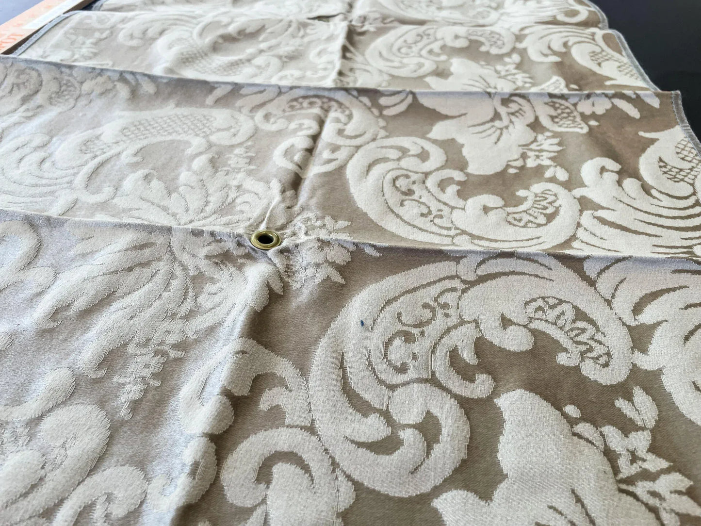 28 Berkbox65 23"x18" Scalamandre Botanical Brown White Large Pattern