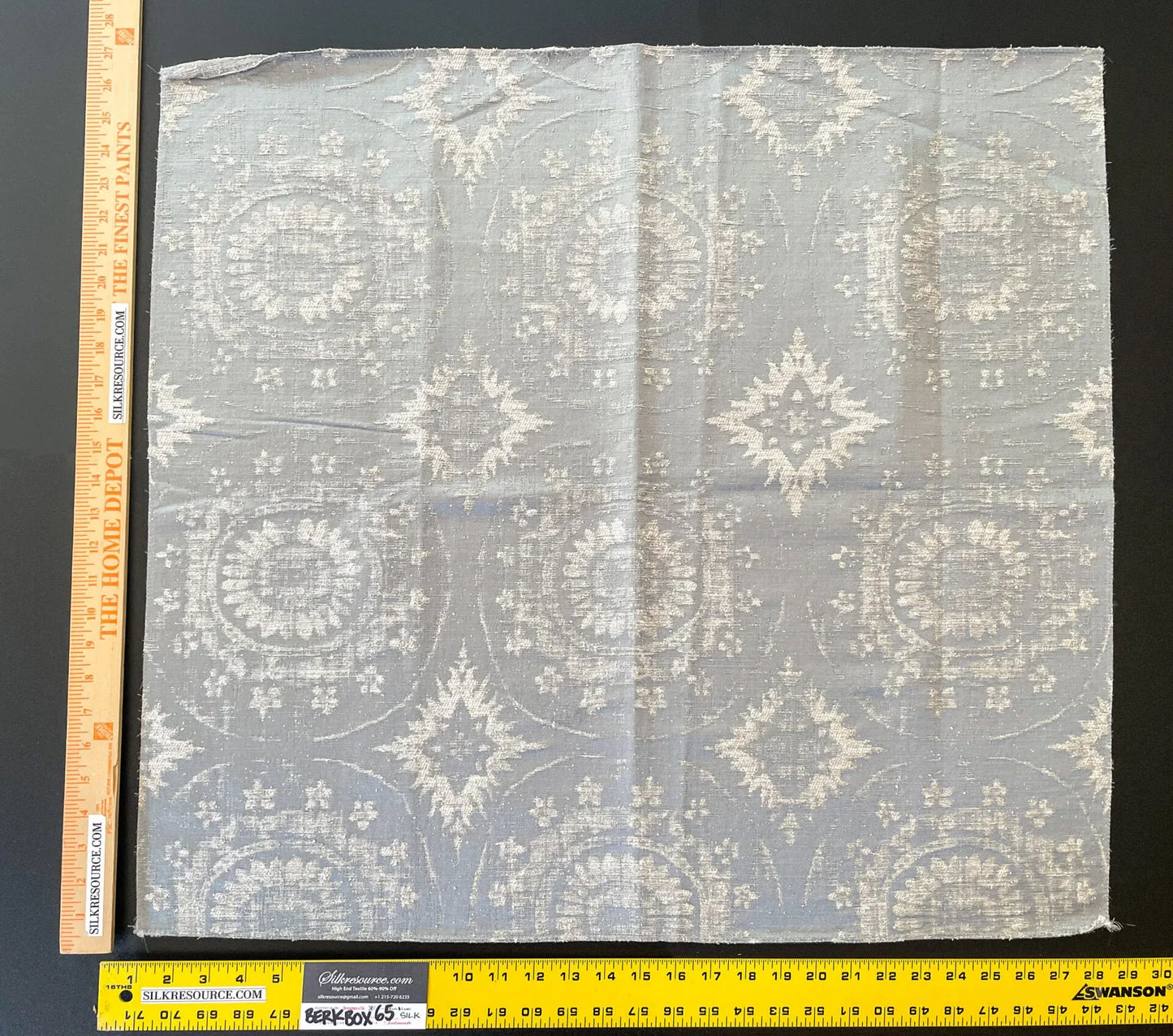 29 Berkbox65 27"x27" SQUARE Scalamandre MANDALA Gray Beige Medallion MSRP USD258/y