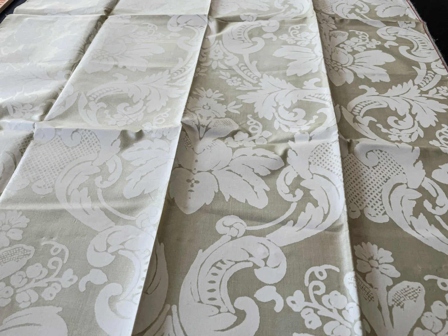 24 Berkbox66 24"x 27" Scalamandre Silk Print Damask Beige White