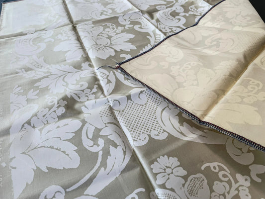 24 Berkbox66 24"x 27" Scalamandre Silk Print Damask Beige White