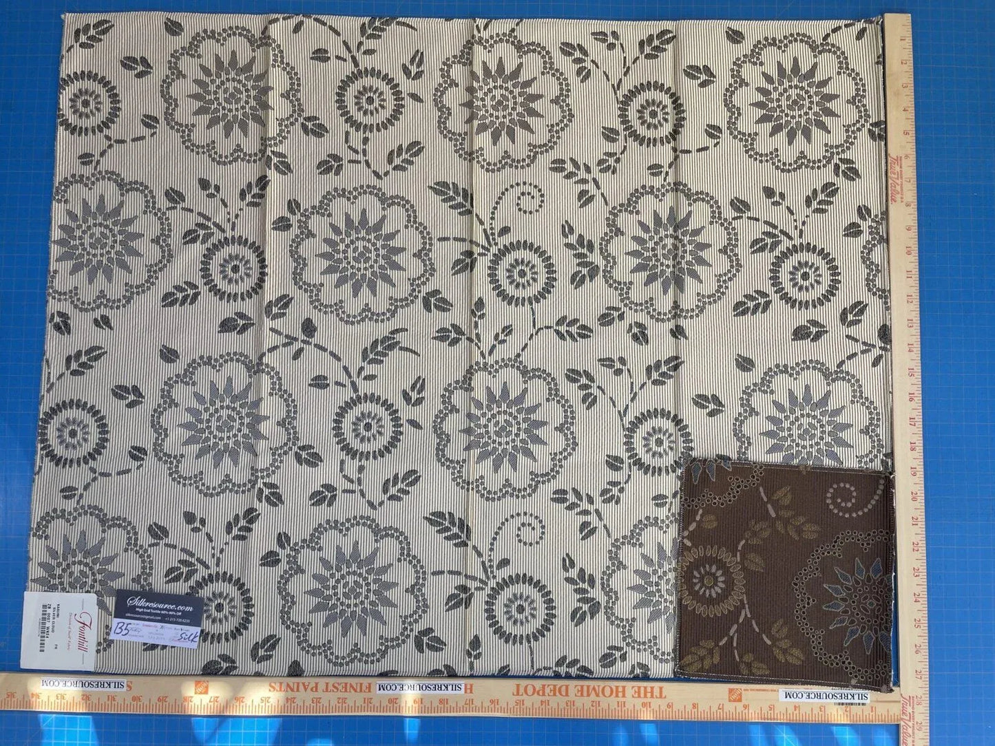 33 Berkbox5 Scalamandre Silk Square Kasumi Silver Cloud 33x27" MSRP USD 276/Y