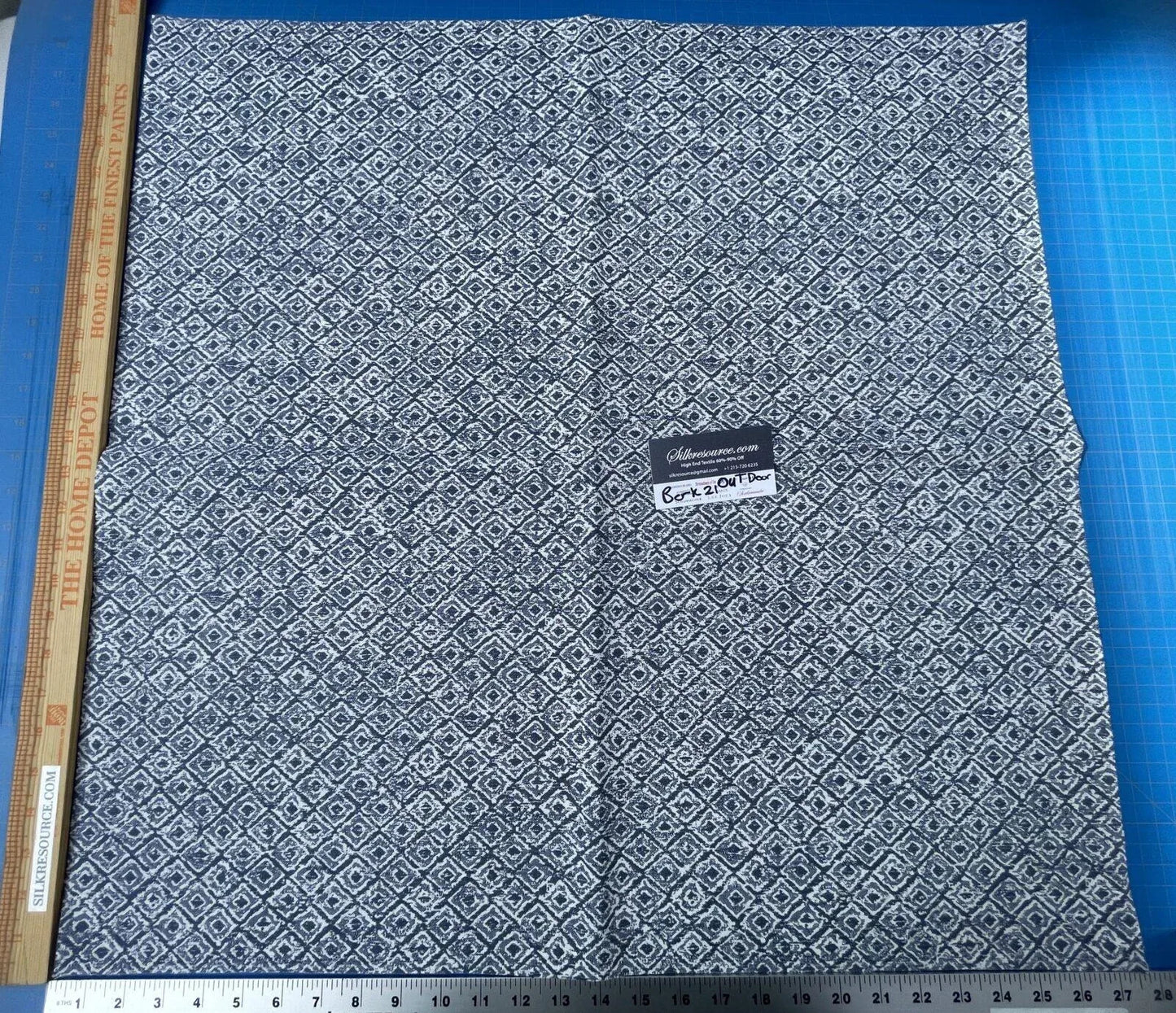 45 Berkbox21 Scalamandre Outdoors Blue & White Diamonds