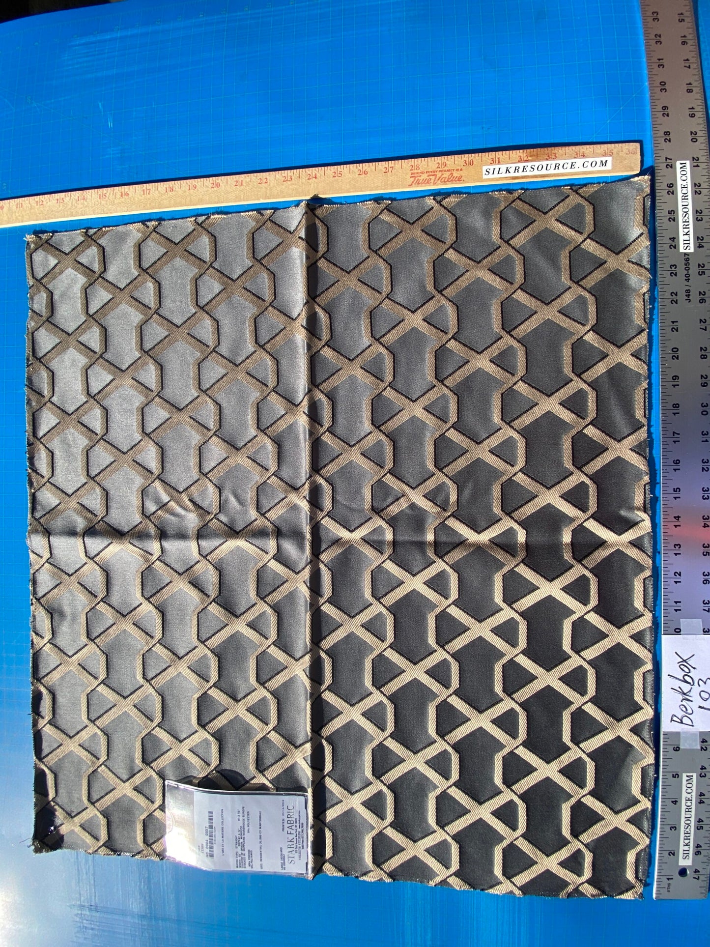 5 Berkbox103 Square Scalamandre Lelievre Ribon Etain Gray Jacquard Diamond Ogee Fretwork Lattice Large Jacquard MSRP USD 300+/y