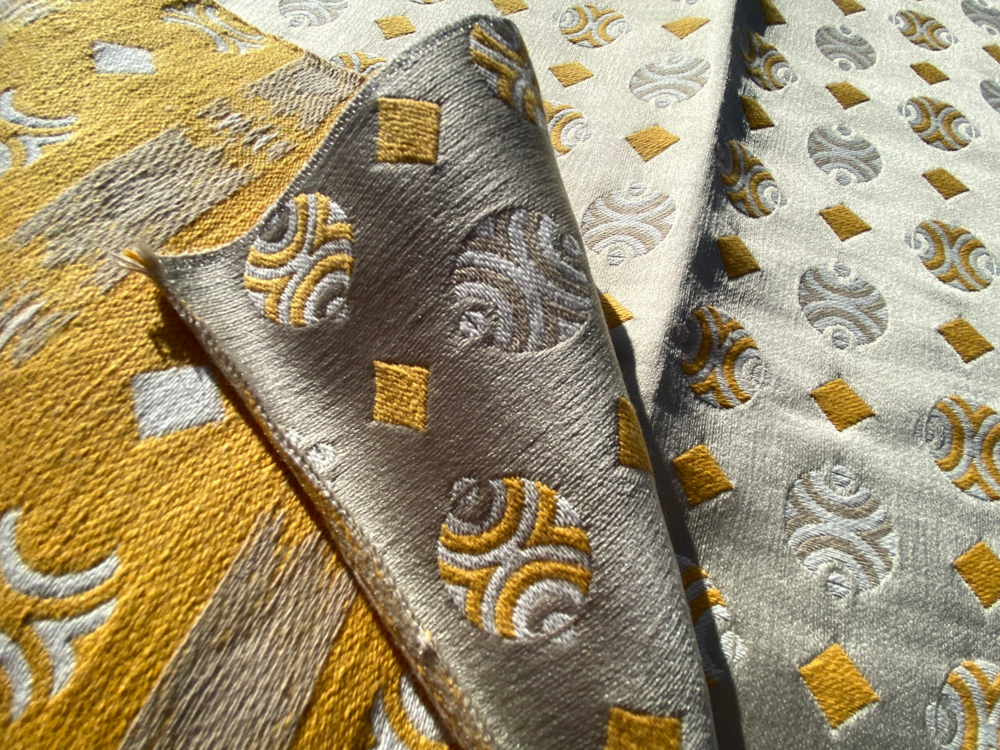 26 Berkbox103 Square Scalamandre Colony Collection Raku Beige Chiaro Geometric Small Scale