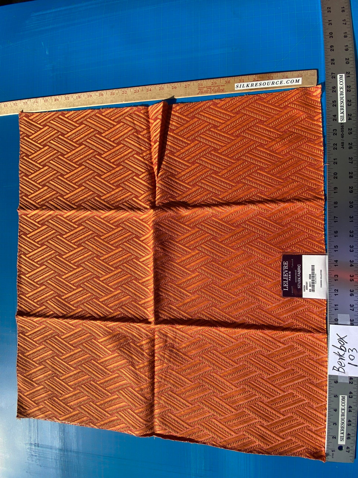35 Berkbox103 Square Scalamandre Lelievre Paris Vacoa Abricot Orange Diamond Ogee Viscose MSRP USD354/y 23"x 26"