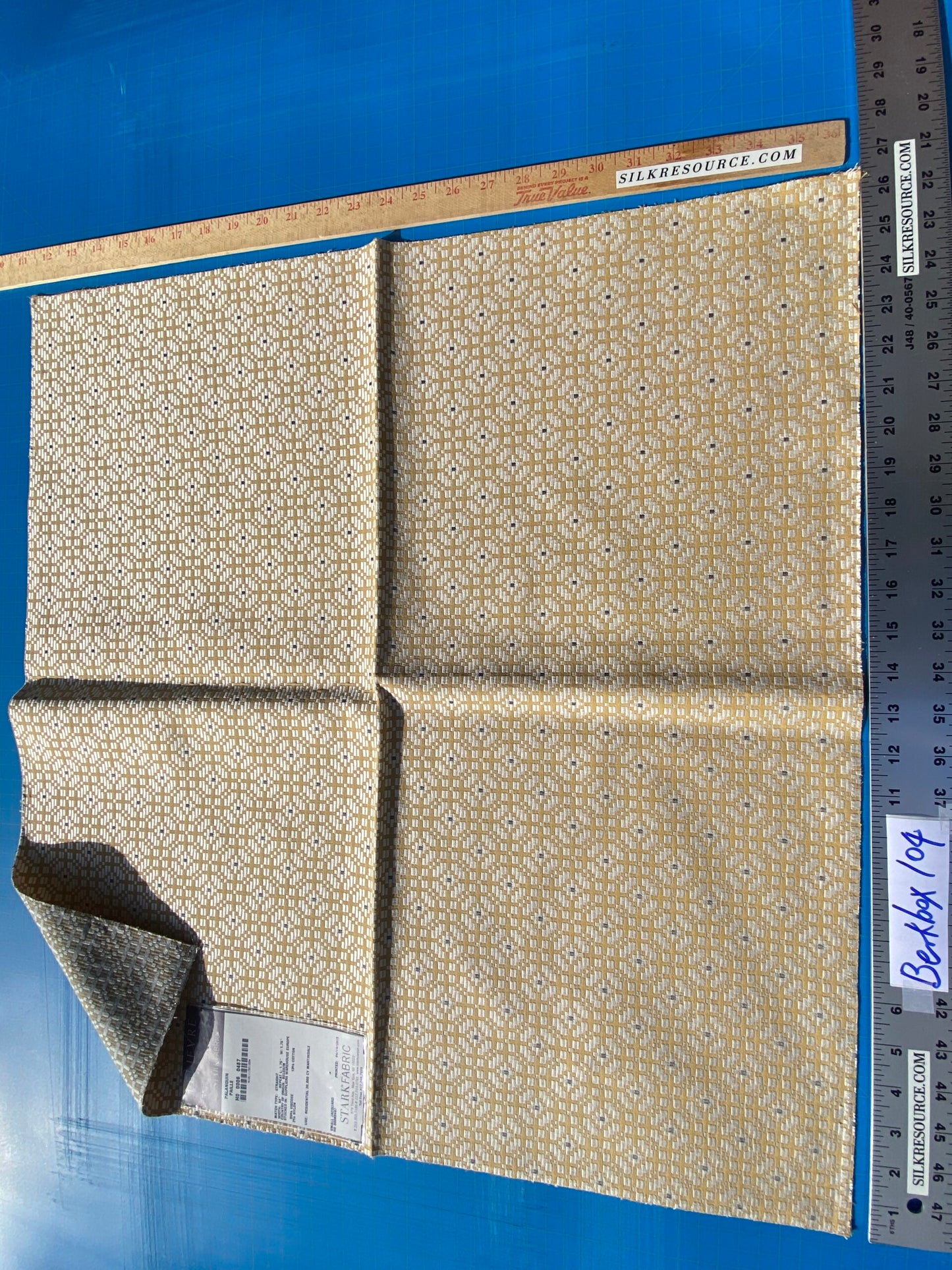 20 Berkbox104 Square Scalamandre Lelievre Paris Palanquin Paille Yellow White Small Scale Texture