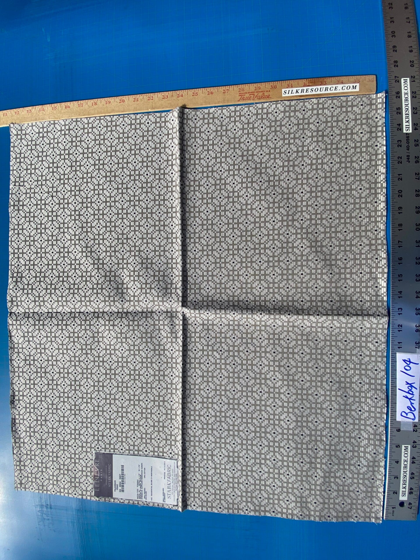 21 Berkbox104 Square Scalamandre Lelievre Paris Palanquin Craie Gray White Small Scale Texture