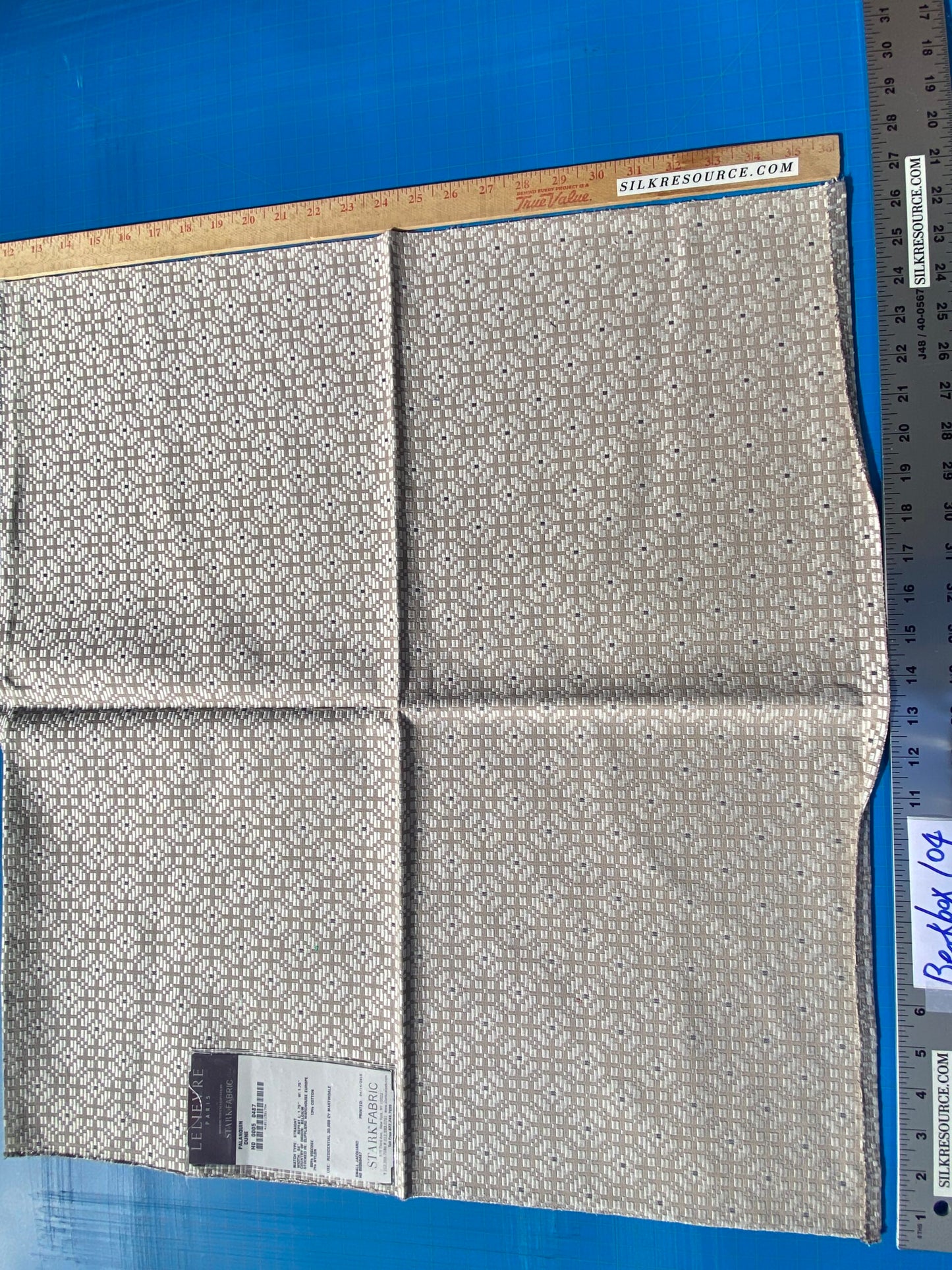 23 Berkbox104 Square Scalamandre Lelievre Paris Palanquin Dune Light Brown Small Scale Texture