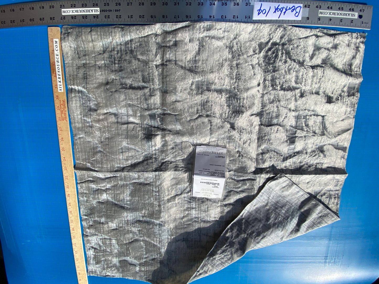 35 Berkbox104 Square Scalamandre Old World Weavers Trilussa Dove Gray Abstract Jacquard