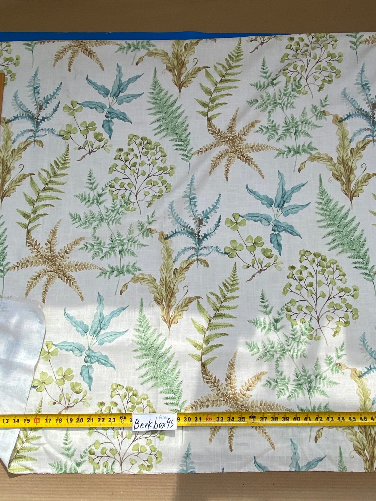 4 BerkBox95 Printed Fabrics by Old World Weavers 2.4Y Wethersfield Fern Spring Tropical White Green Blue