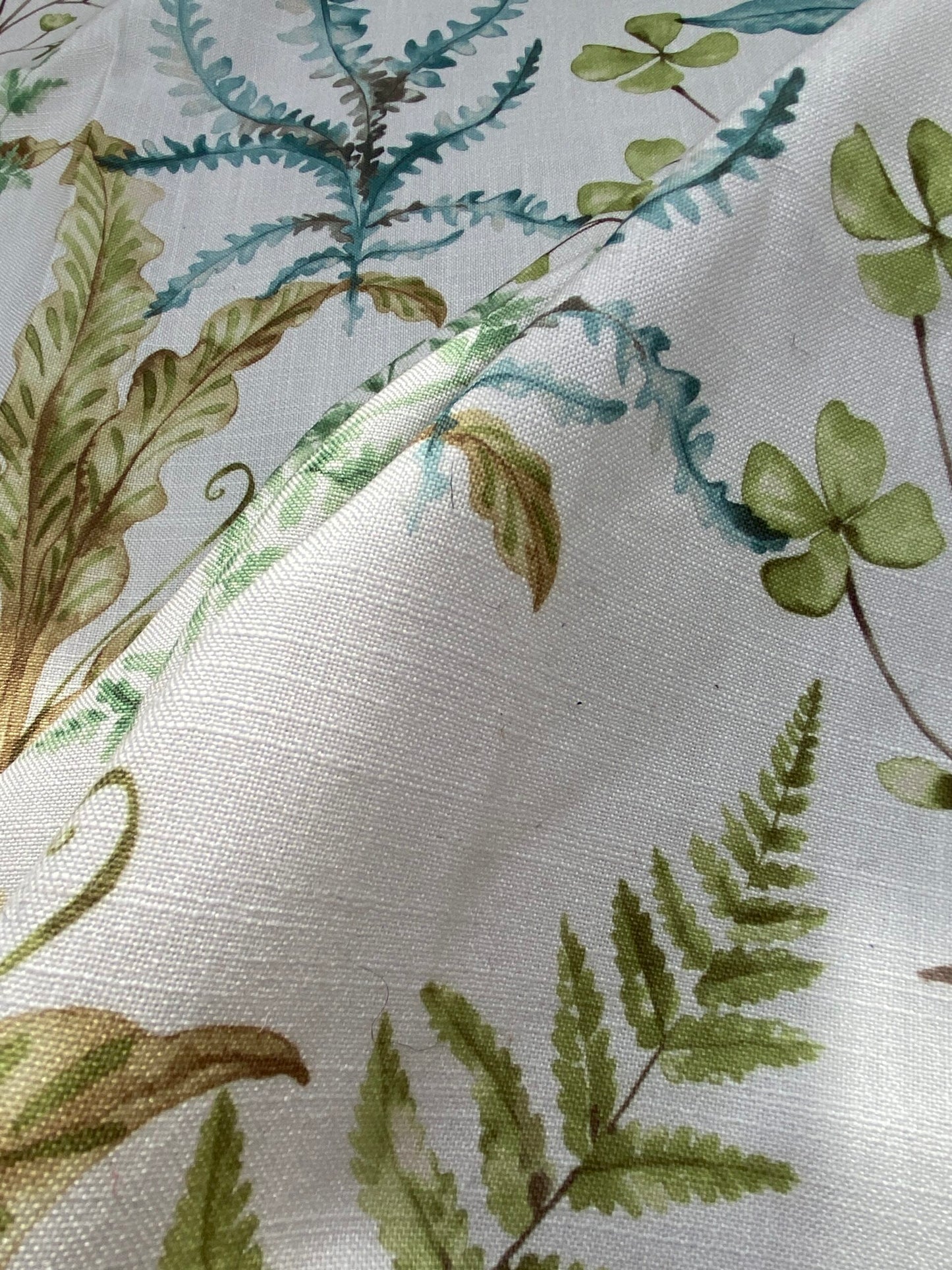 4 BerkBox95 Printed Fabrics by Old World Weavers 2.4Y Wethersfield Fern Spring Tropical White Green Blue
