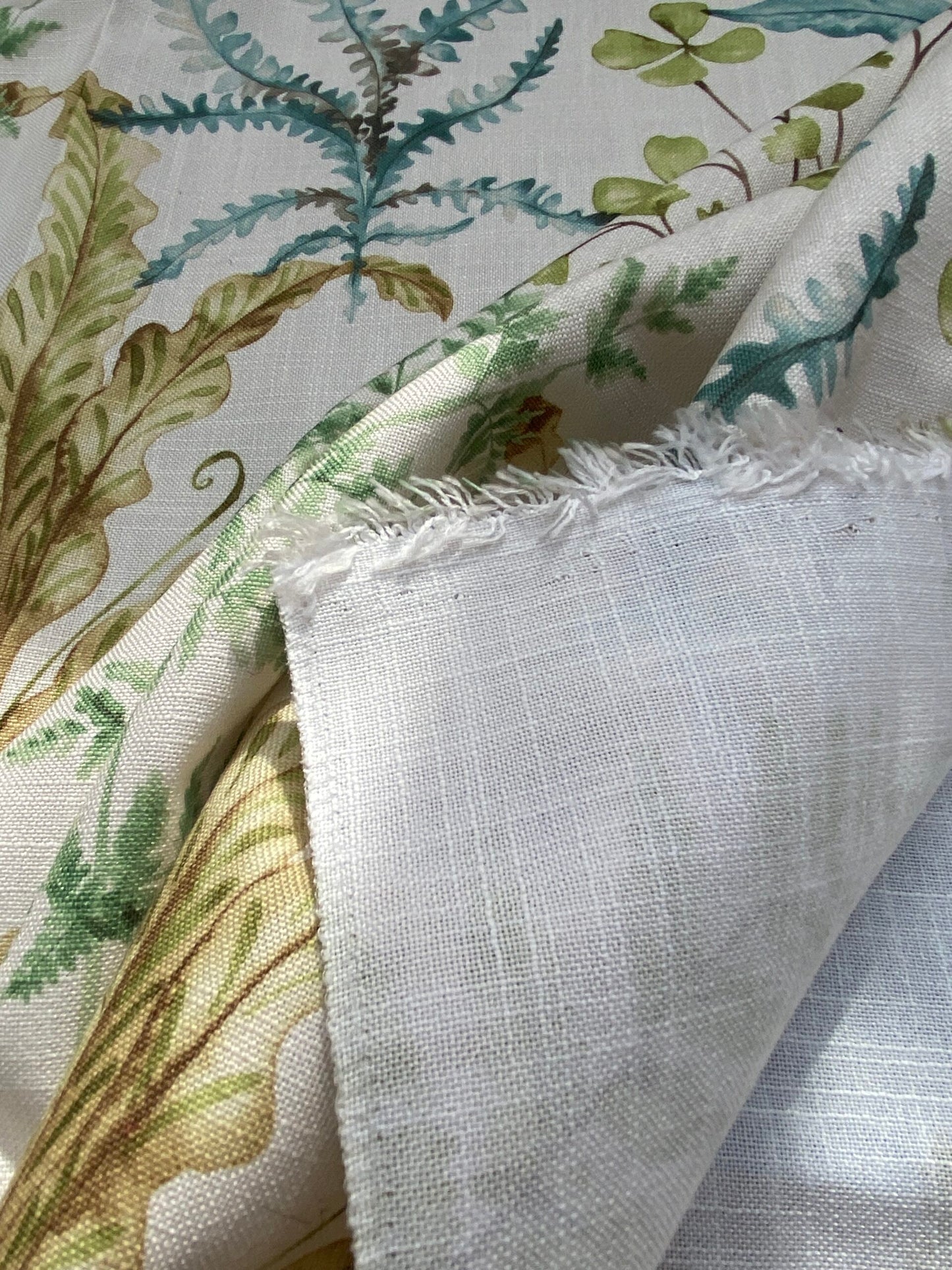 4 BerkBox95 Printed Fabrics by Old World Weavers 2.4Y Wethersfield Fern Spring Tropical White Green Blue