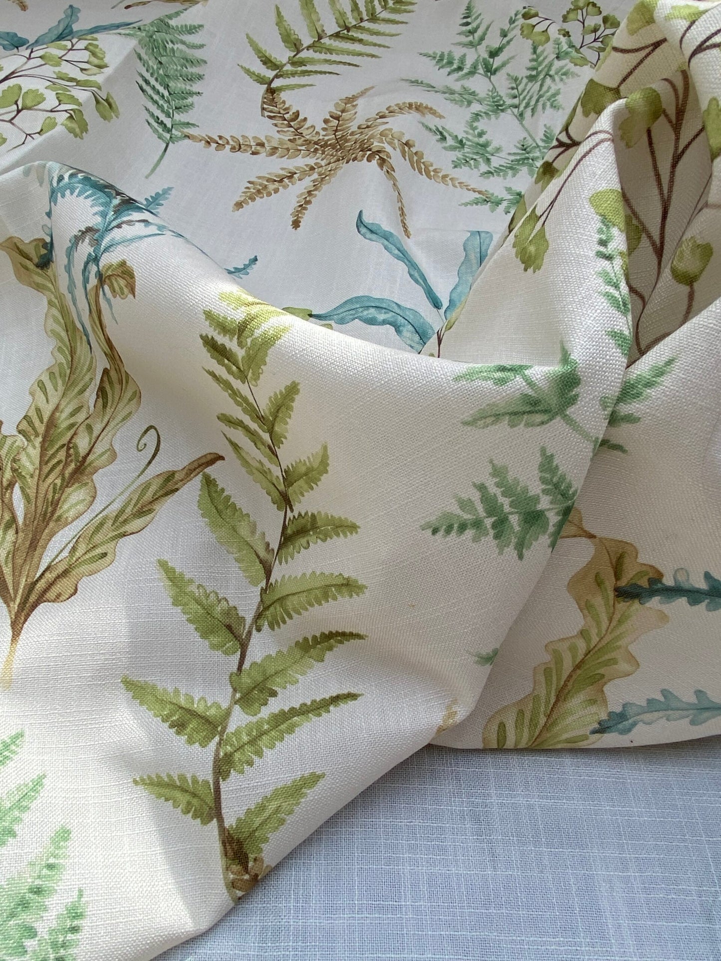 4 BerkBox95 Printed Fabrics by Old World Weavers 2.4Y Wethersfield Fern Spring Tropical White Green Blue