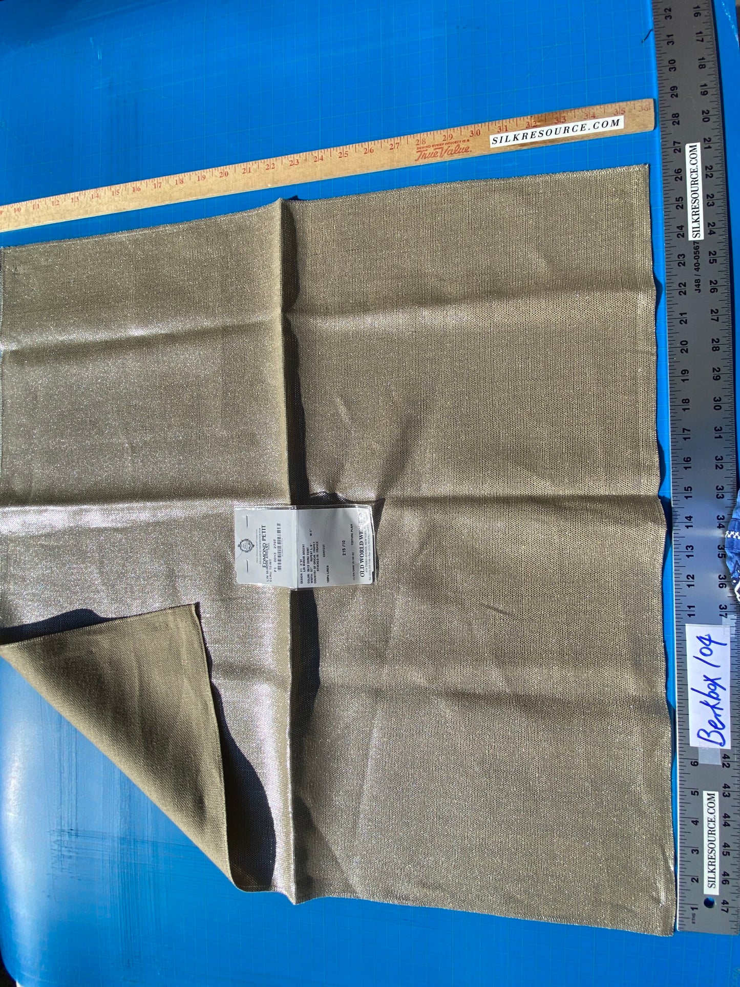 50 Berkbox104 Square Scalamandre Edmon Petit Lin Miroir Argent Ecru Tient Linen Beige Small Scale Texture MSRP USD 232/y