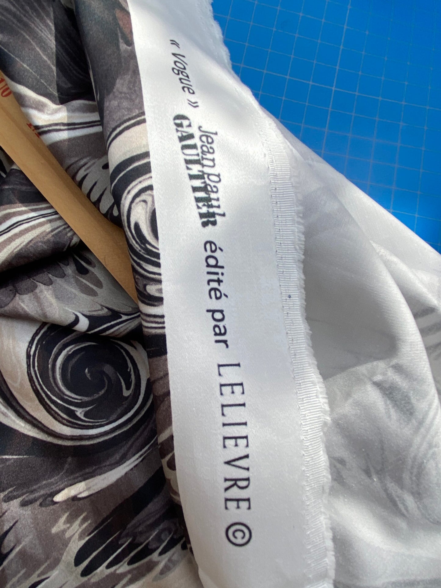 7 BerkBox95 Printed Fabrics by Jean Paul Gaultier Vogue Sable Print Black Abstract 27"x 54" MSRP USD 400+/y