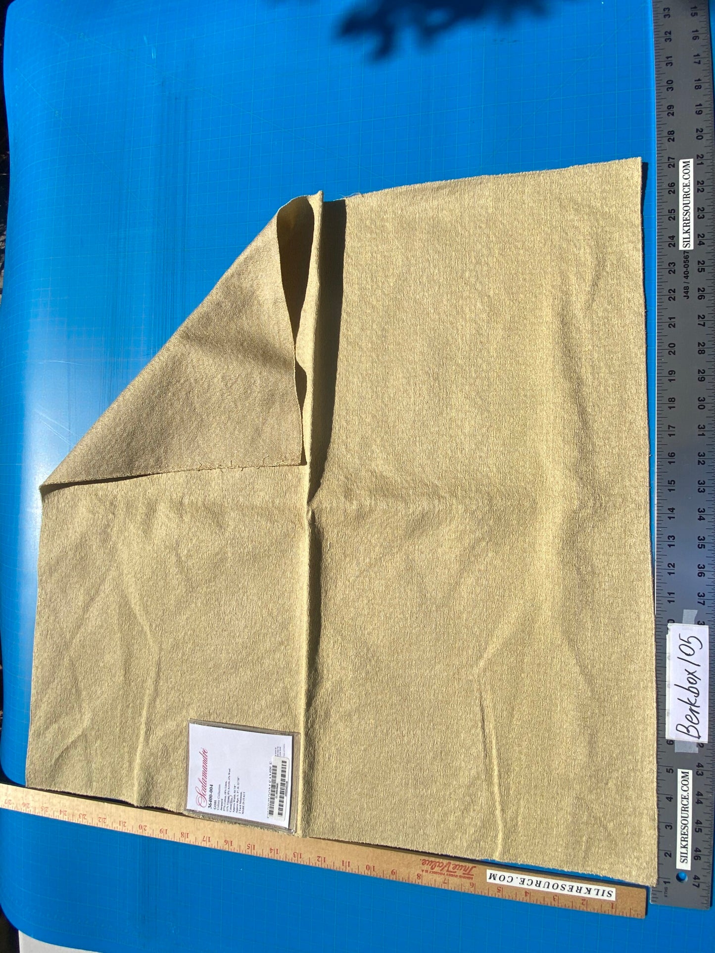 21 Berkbox105 Square Scalamandre Gobi Oro Gold Jacquard Cotton Strie Texture