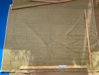 4 Berkbox96 Length Jacquard Green Red Dot Diamond Small Scale 1.4y MSRP USD300+/y