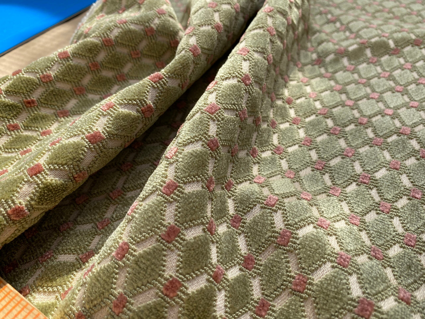 4 Berkbox96 Length Jacquard Green Red Dot Diamond Small Scale 1.4y MSRP USD300+/y