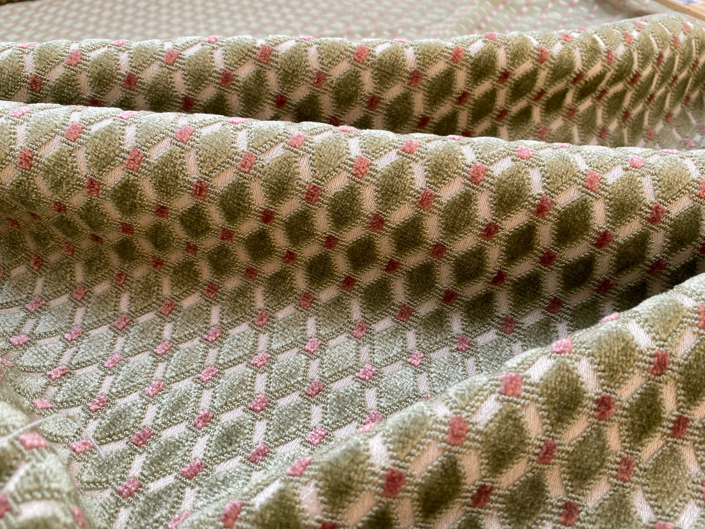 4 Berkbox96 Length Jacquard Green Red Dot Diamond Small Scale 1.4y MSRP USD300+/y