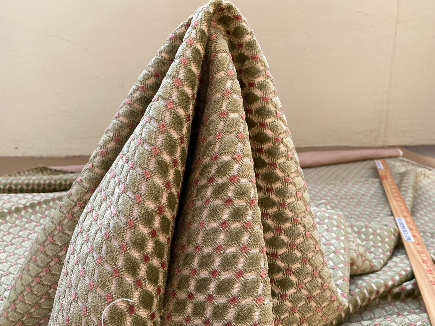 4 Berkbox96 Length Jacquard Green Red Dot Diamond Small Scale 1.4y MSRP USD300+/y