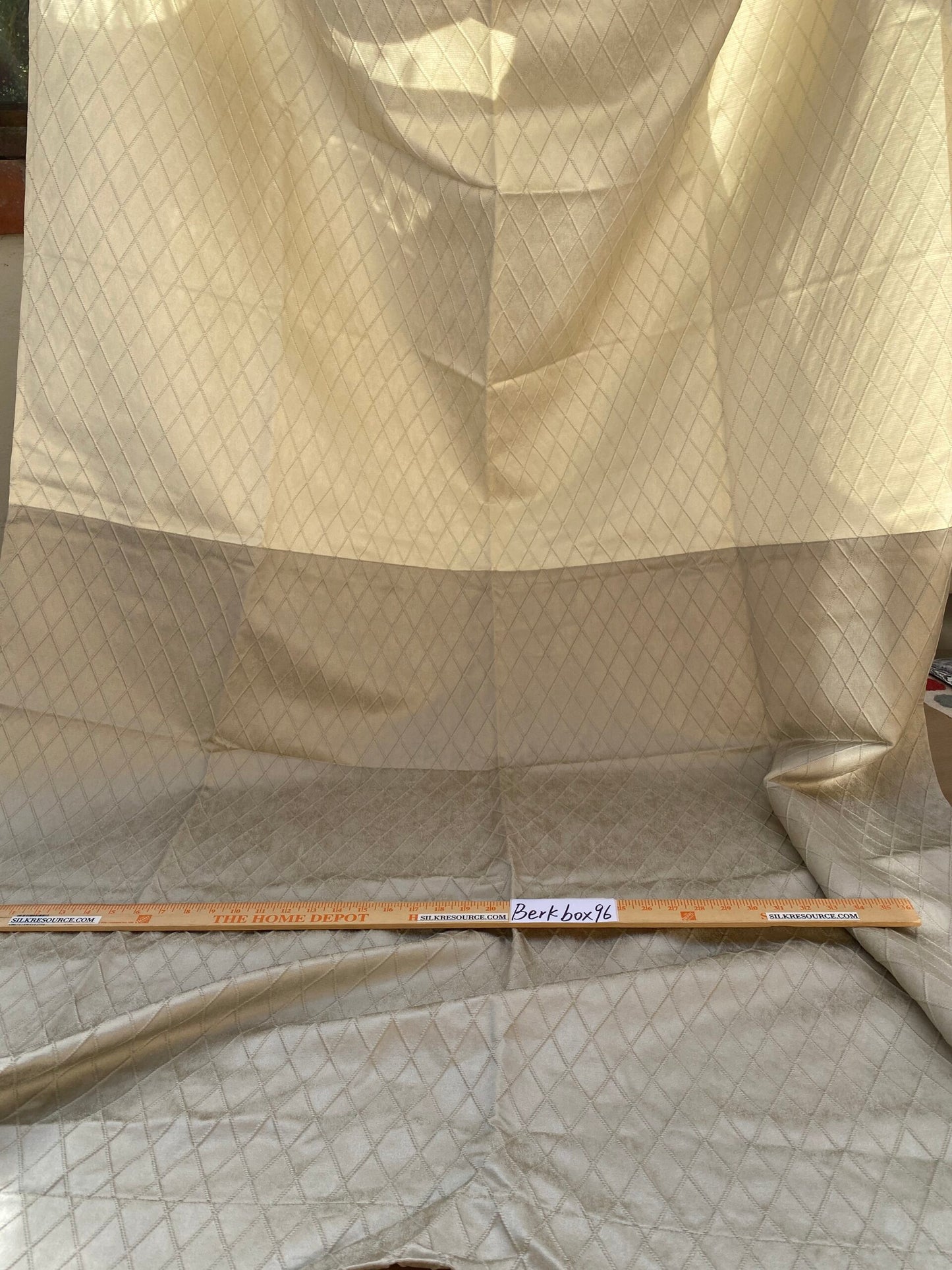 5 Berkbox96 Length Thick Diamond White and Brown MSRP USD300+/y