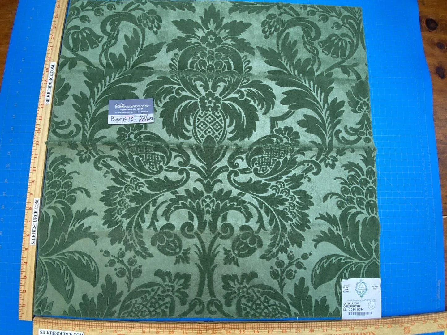 8c Berkbox15 Scalamandre La Valliere CoubertinLa Valliere Coubertin  Linen Cut Velvet Old World Weavers