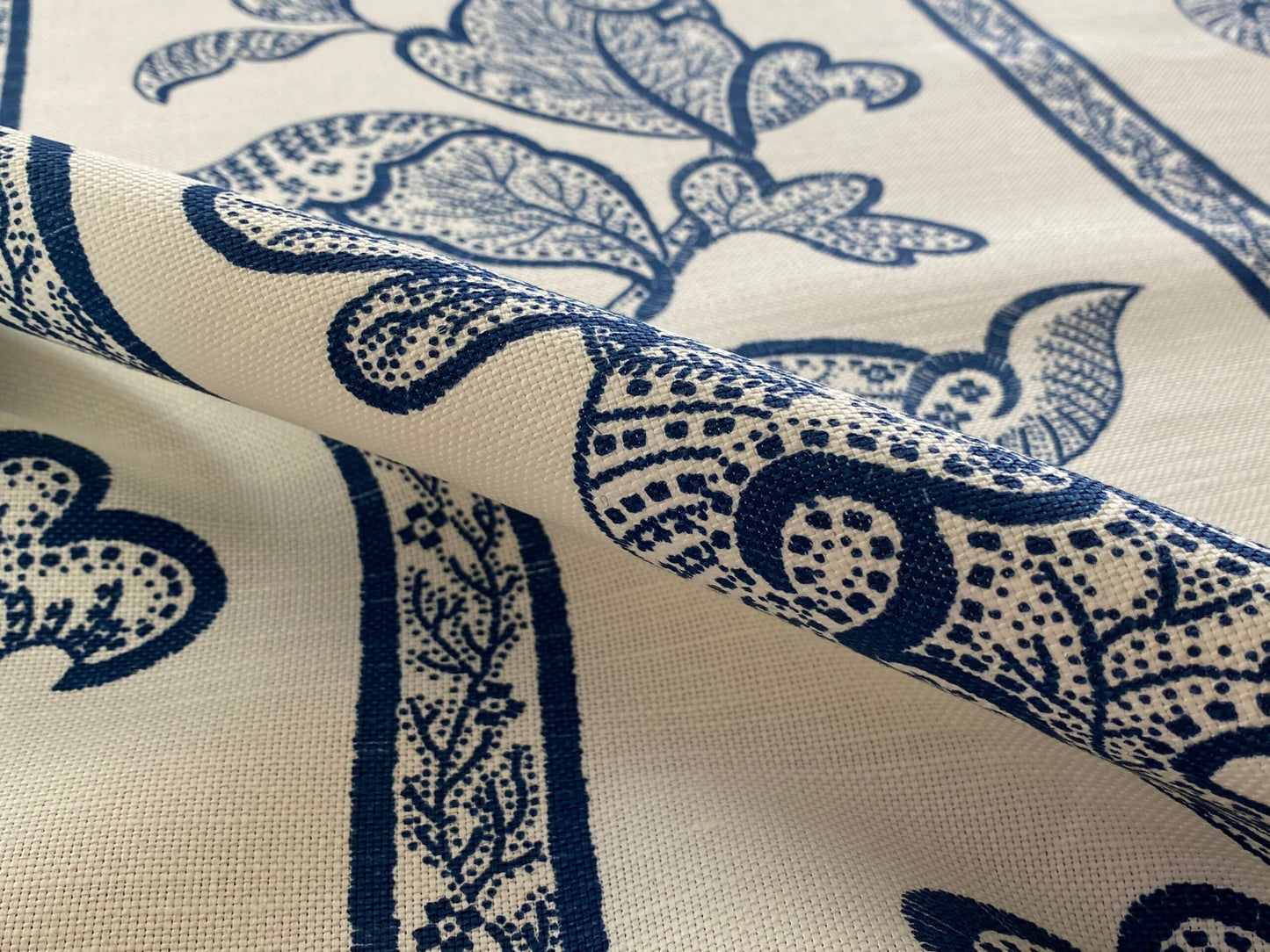 0.4Y Scalamandre Brooke Navy On White Blue Cotton Linen Print Heavy Cotton Linen Jacobean Flower Albert Hadley (Copy)