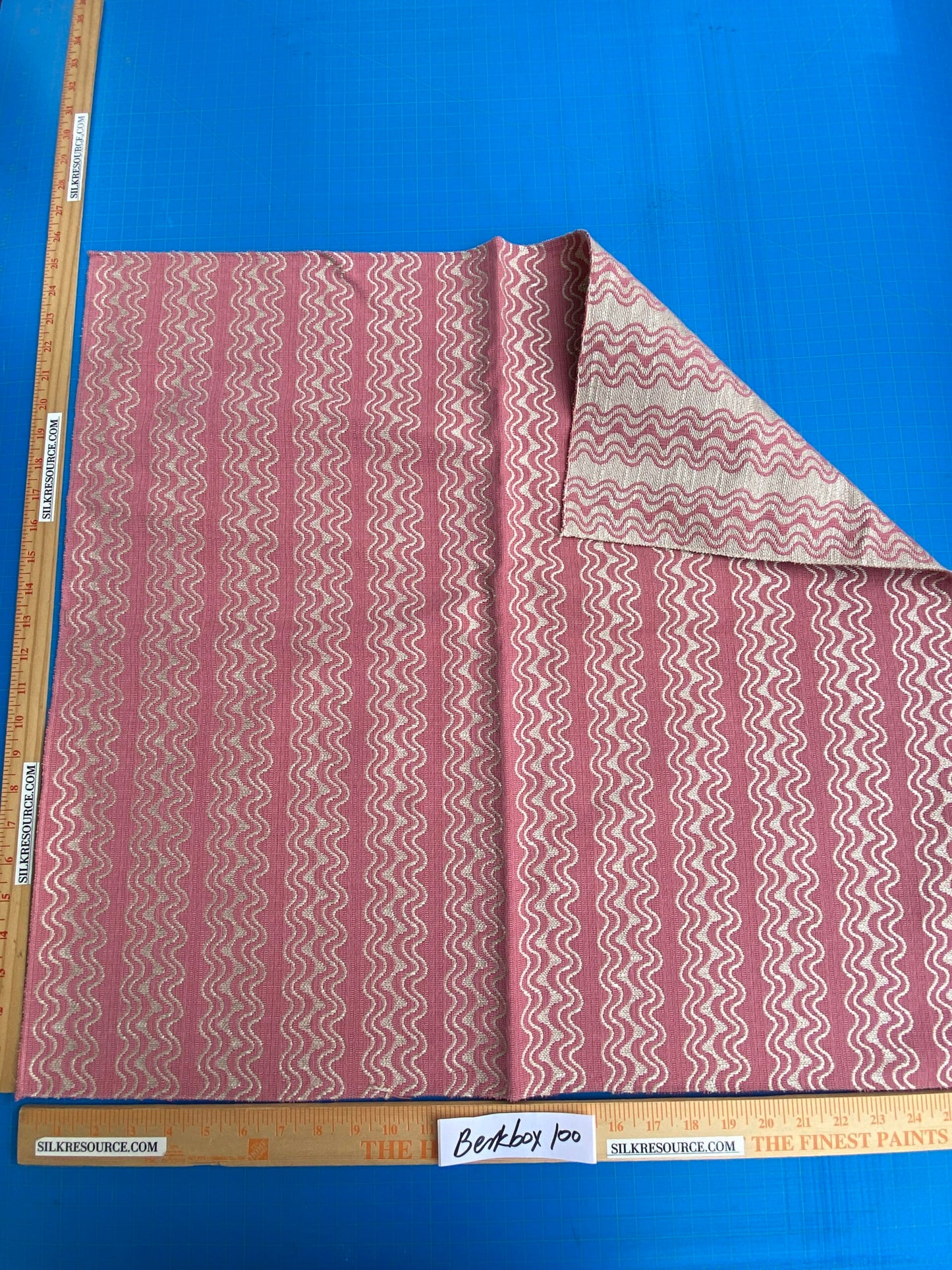 Berkbox Jacquard Weave - Pink White Stripe