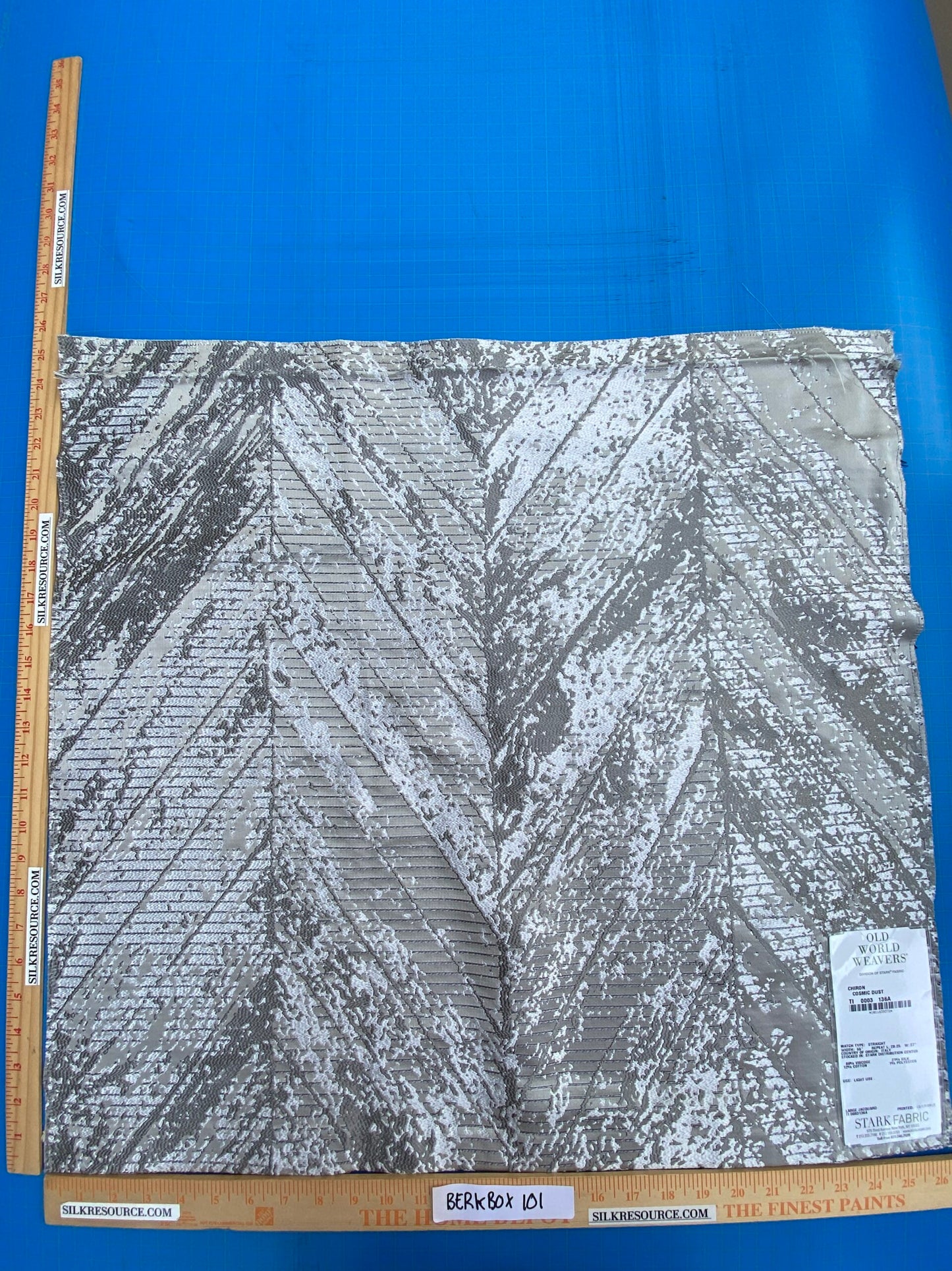 1 Berkbox101 Square Silky by Old World Weavers Chiron Cosmic Dust Gray White Geometric MSRP USD 300+/y
