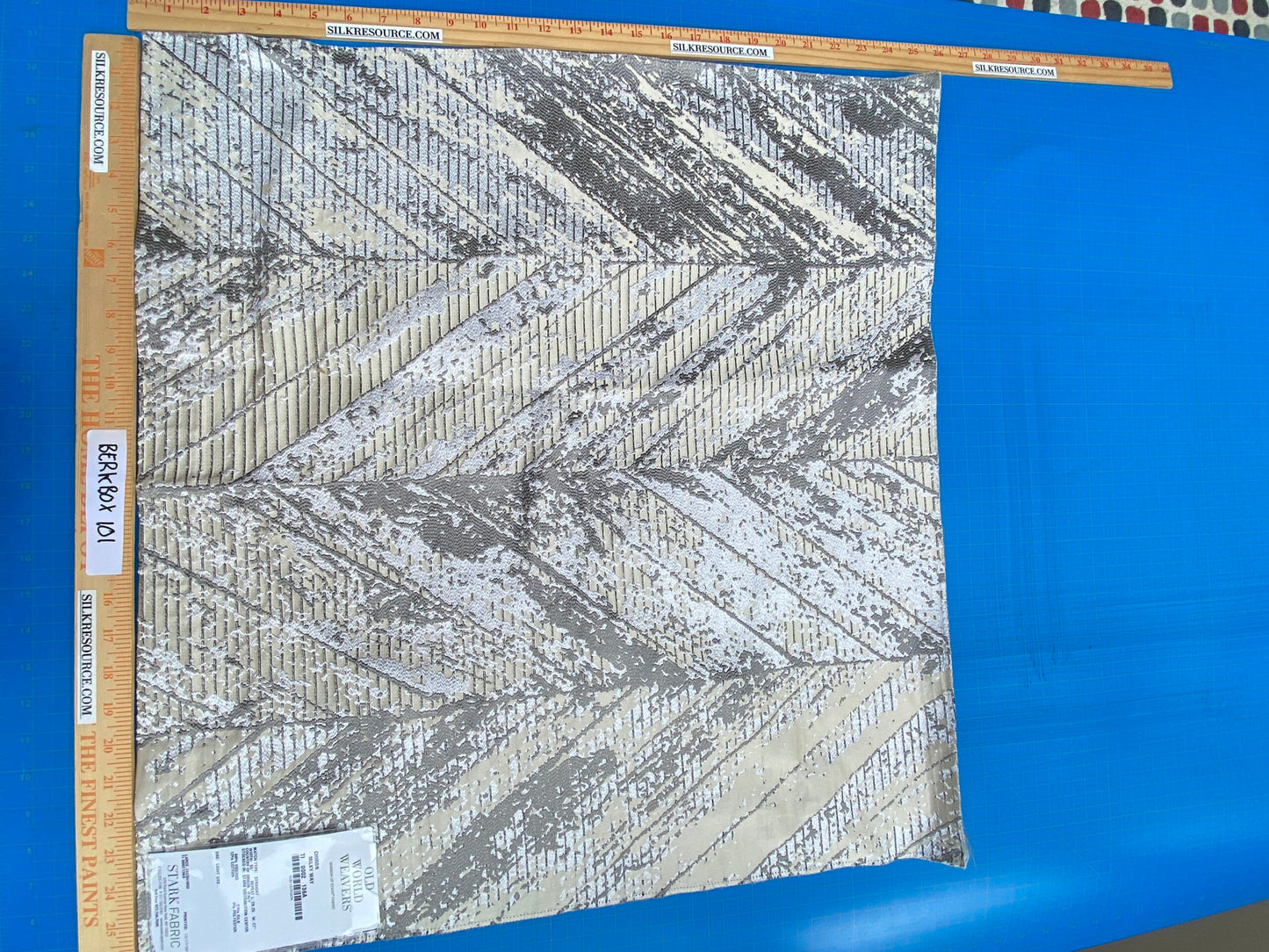 4 Berkbox101 Square Silky by Old World Weavers Chiron Milky Way Gray Beige Geometric MSRP USD 300+/y