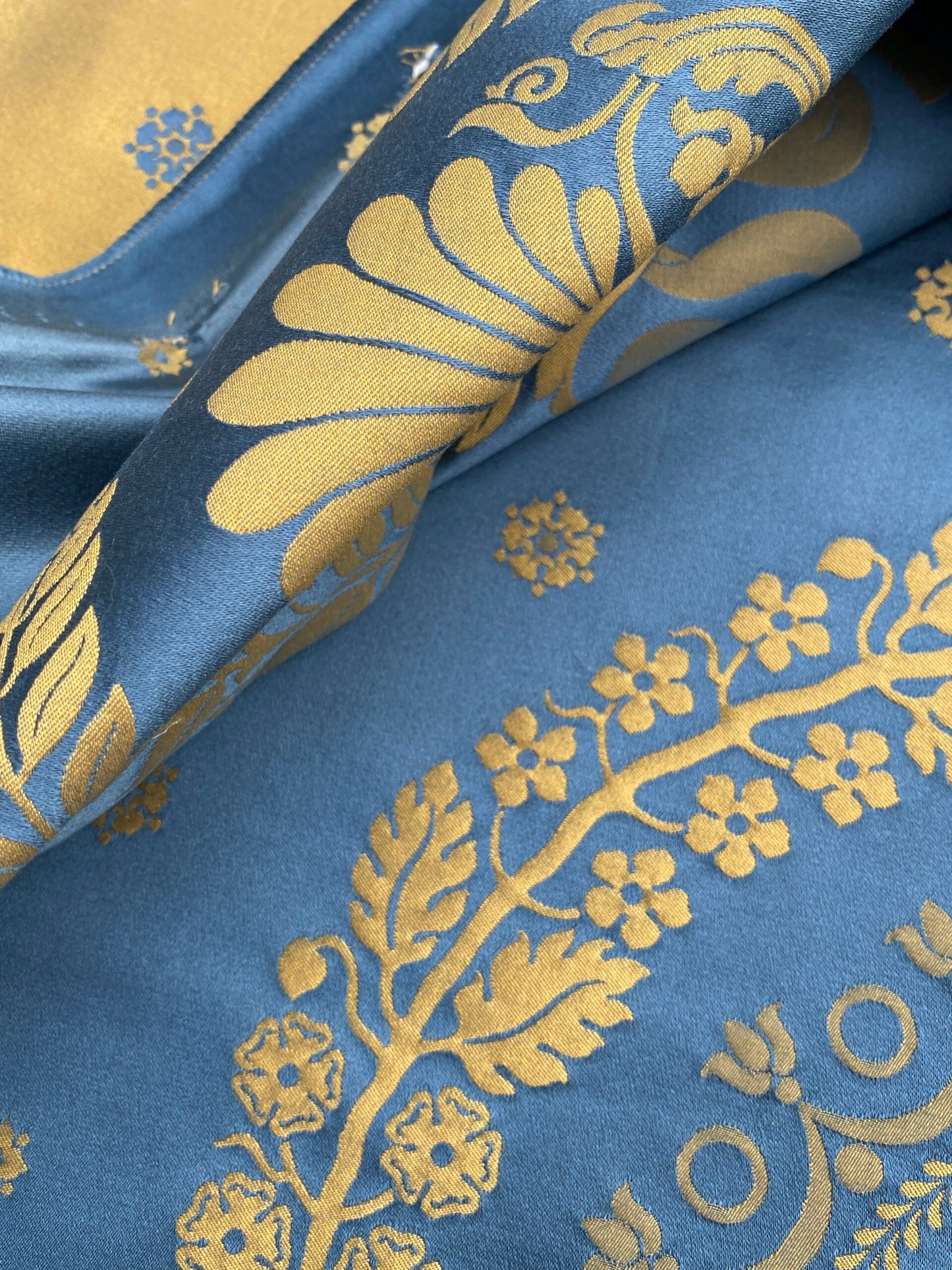 5 Berkbox101 Square Silk by Lelievre Paris Gericault Seat and Back Bleu Blue Gold White House Neoclassic Medallion Chair Seats 25"L x 58"W MSRP USD500+/y