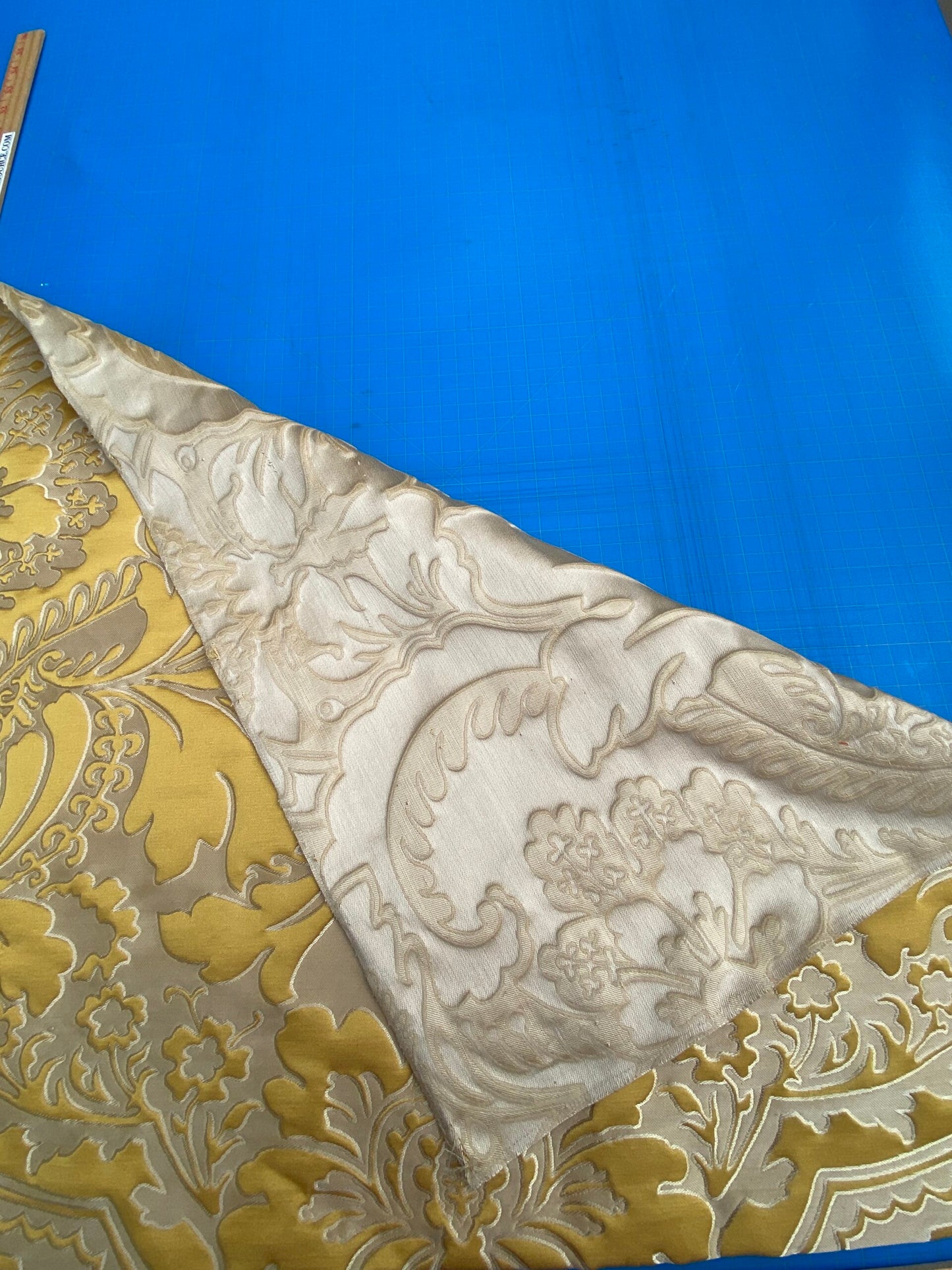 16 Berkbox101 Square Silky by Lelievre Paris Odalisque Ho Or Yellow Damask Historic MSRP USD 668/y