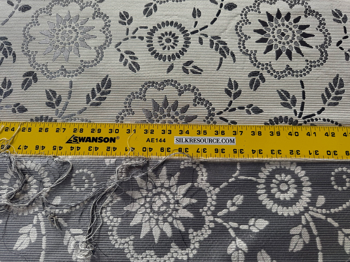 By Yard Scalamandre Kasumi Silver Cloud Silk Lampas Kimono Daisy Flower Art Deco MSRP USD 276/Y