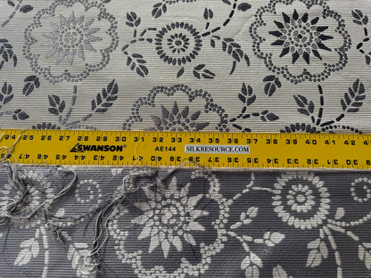 By Yard Scalamandre Kasumi Silver Cloud Silk Lampas Kimono Daisy Flower Art Deco MSRP USD 276/Y