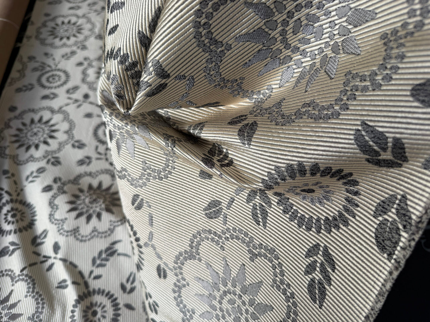 By Yard Scalamandre Kasumi Silver Cloud Silk Lampas Kimono Daisy Flower Art Deco MSRP USD 276/Y